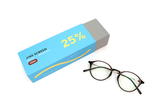 ブルーライトカットⓇメガネ「JINS PCⓇ（現 JINS SCREEN）」と乾燥対策メガネ「JINS MoistureⓇ（現 JINS PROTECT MOIST）」を発売。機能性アイウエアという新カテゴリを創出